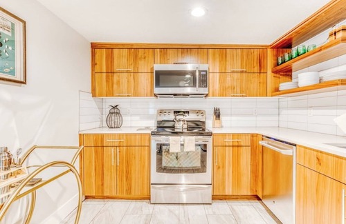 Sellwood-Moreland Apartment | Charming 2-bedroom basement suite with AC, WiFi in beautiful Sellwood, Portland