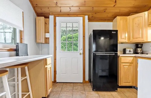 Misquamicut Cottage | Charming 2 Bedroom Beach Cottage just a short walk from the beach