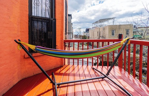 Bedford-Stuyvesant House | Charming 2-bedroom Brownstone with Bar and Balcony in enchanting Brooklyn