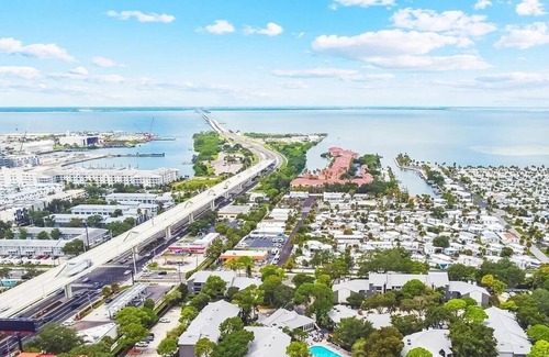 Sun Bay South House | Charming 2-bedroom building with WiFi, fitness room in fantastic Tampa