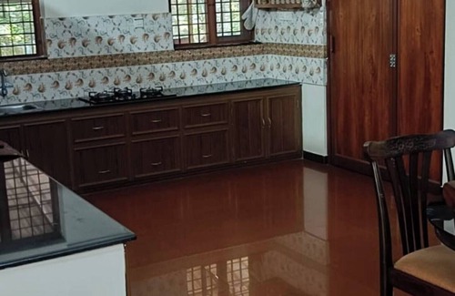 Mavelikara House | Charming 2-bedroom bungalow in Ennakkad with WiFi and AC