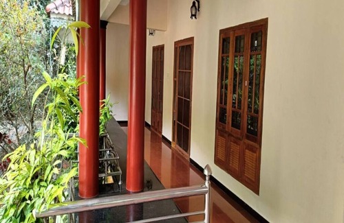 Mavelikara House | Charming 2-bedroom bungalow in Ennakkad with WiFi and AC