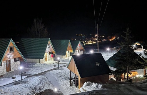 Zabljak House | Charming 2-bedroom bungalow in welcoming Žabljak with WiFi