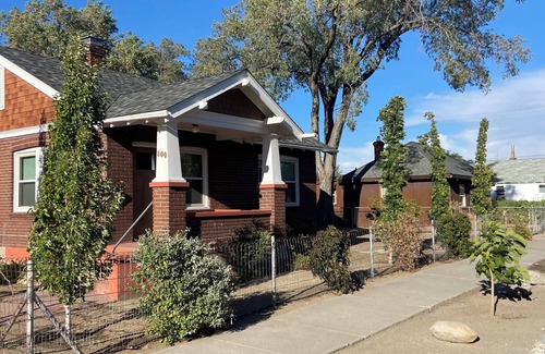 Northeast Reno House | Charming 2-bedroom bungalow in Reno with WiFi and AC 1 block from i-80