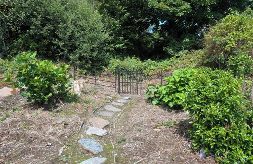 Skibbereen Cottage | Charming 2-bedroom Cottage near Skibbereen with stove and views.