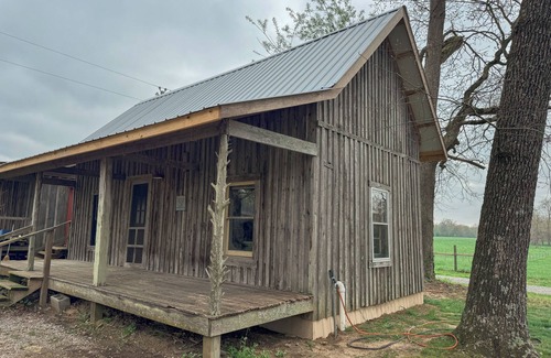 Wilder Cabin | Charming 2-bedroom cabin in Clarkrange