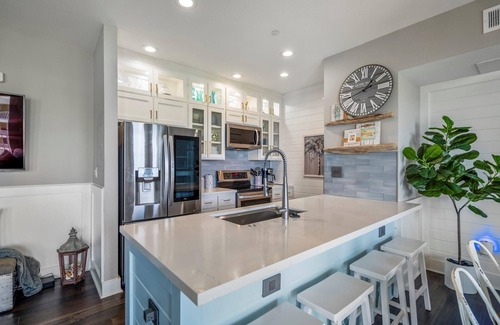 Red Fish Cove Condo | Charming 2-bedroom condo on the top floor with a spectacular view of Gulf Coast