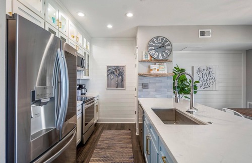 Red Fish Cove Condo | Charming 2-bedroom condo on the top floor with a spectacular view of Gulf Coast