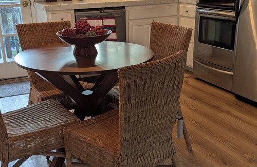 Healdsburg Condo | Charming 2-bedroom condo in enchanting Healdsburg with WiFi, AC