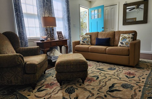 Holly Hill Cottage | Charming 2-bedroom cottage close to I26 and I95; 1 hr from Charleston
