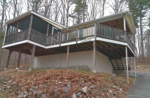 New Durham Cottage | Charming 2-bedroom cottage in New Durham with private water access with dock