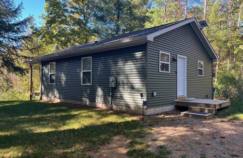 Beaverton Cabin | Charming 2-Bedroom Cabin on the River in Beaverton