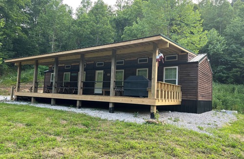 Camp Dix Cabin | Charming 2 Bedroom Cabin in Vanceburg-Your Gateway to Kentucky's Natural Beauty