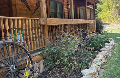 True Cabin | Charming 2-bedroom cabin with WiFi, AC in peaceful Pipestem
