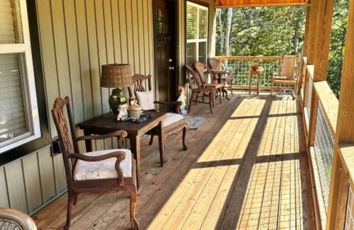 Tazewell Cabin | Charming 2-bedroom cabin located on the Clinch River in Tazewell, TN