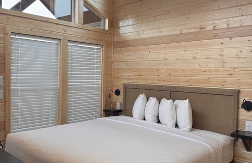 Moab South Valley Cabin | Charming 2-bedroom cabin #108 with AC, Wi-Fi in lovely Moab