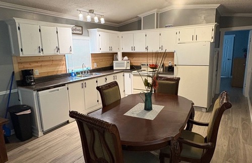 Camden House | Charming 2-bedroom cabin #10 in resort with great fishing & boating on KY Lake