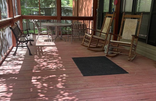 Camden House | Charming 2-bedroom cabin #10 in resort with great fishing & boating on KY Lake