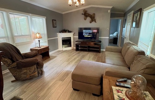 Camden House | Charming 2-bedroom cabin #10 in resort with great fishing & boating on KY Lake