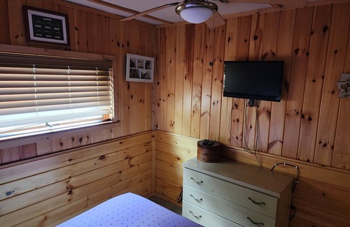Warren's Gore Cabin | Charming 2-bedroom cabin in fabulous Norton