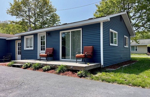 Oscoda Cabin | Charming 2-bedroom cabin with WiFi, AC in serene Oscoda