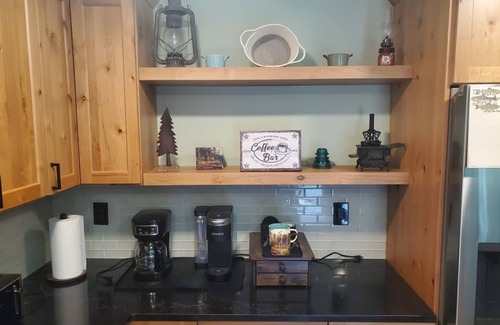 Monroe Cabin | Charming 2-bedroom cabin on the Sultan River