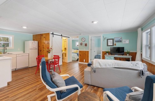 Carp Lake Cottage | Charming 2-bedroom cottage in Carp Lake with AC, and WiFi, minutes from Mackinaw