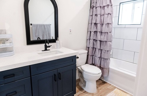 Carmichael Cottage | Charming 2-bedroom cottage with AC and WiFi in welcoming Fair Oaks
