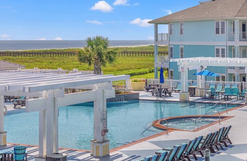 Galveston Condo | Charming 2-bedroom condo located on the Sunset Pool in Pointe West, Galveston.