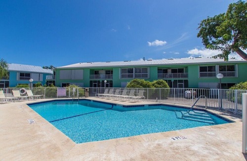 Rock Harbor Condo | Charming 2-bedroom condo located in the enchanting Landings of Largo