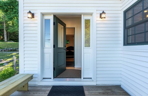 Northport Cottage | Charming 2-bedroom cottage nestled in the seaside village of Temple Heights