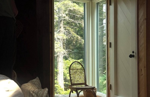 Spruce Head Cottage | Charming 2-bedroom cottage on the ocean with private beach & pool