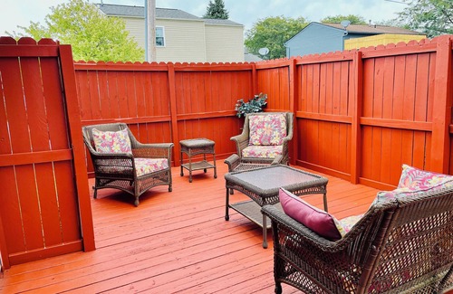 Worthington Condo | Charming 2-bedroom condo with WiFi and Attached garage in delightful Columbus