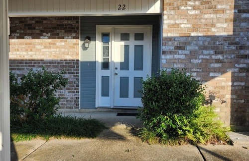 LaPlace Condo | Charming 2-bedroom condo in LaPlace with WiFi and AC