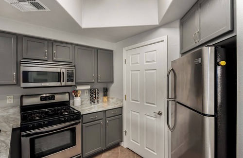 Kaufman And Broad At The Vineyards Apartment | Charming 2-bedroom condo with Heated Pool & fitness room in beautiful Phoenix