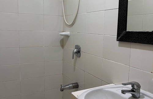 Cebu Condo | Charming 2-bedroom condo with fitness room and AC in delightful Cebu