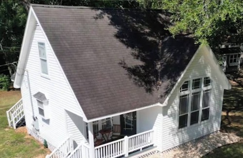 Fairhope Cottage | Charming 2-Bedroom Cottage Nestled Under Oak Trees