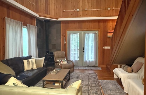 Sampson County Cottage | Charming 2-bedroom cottage with WiFi, AC near the Black River in Harrells