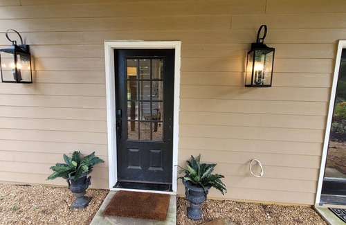 Hoschton Cottage | Charming 2-bedroom cottage in awesome Hoschton