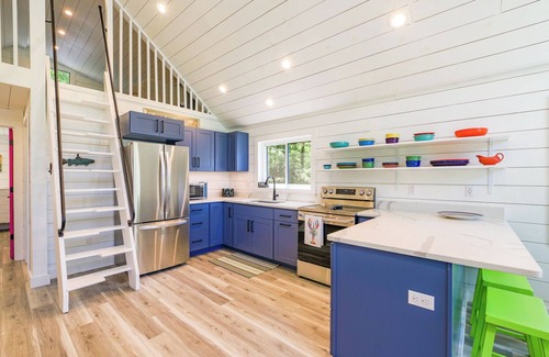 Rockland Cottage | Charming 2-bedroom cottage with WiFi, AC in picturesque Rockland