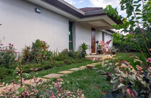 Nairobi Cottage | Charming 2-bedroom cottage in Karen with WiFi , garden, free parking, game