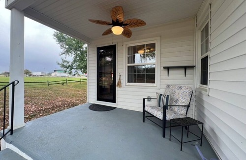 Lebanon House | Charming 2-bedroom cottage just off i71 near Kings Island and Lebanon