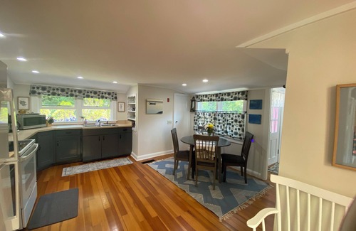 Orleans Cottage | Charming 2-bedroom cottage in wonderful Barley Neck area of Orleans with WiFi AC