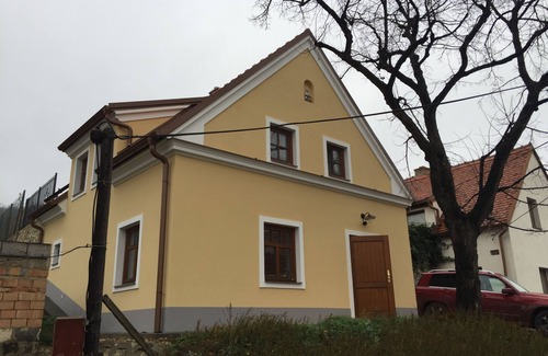 Pavlov Cottage | Charming 2-bedroom cottage in Pavlov with WiFi access