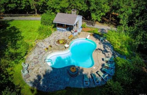 Highland Lake Cottage | Charming 2-bedroom cottage in delightful Eldred with WiFi
