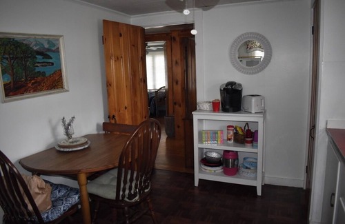 York Beach Cottage | Charming 2 bedroom cottage in York. Sleep 6. 5 minute walk to Long Sands Beach.