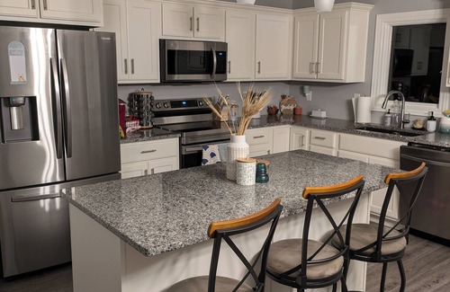 Wyatt House | Charming 2-bedroom country house near South Bend and Potato Creek with WiFi, AC.
