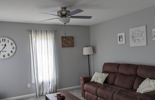 Wyatt House | Charming 2-bedroom country house near South Bend and Potato Creek with WiFi, AC.
