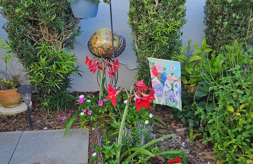 Venice Villa | Charming 2-bedroom detached villa with enchanting courtyard for seasonal rental.