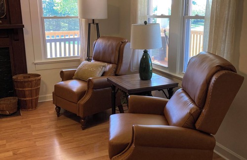 King Other | Charming 2-bedroom farmhouse with an awesome view minutes from Hanging Rock